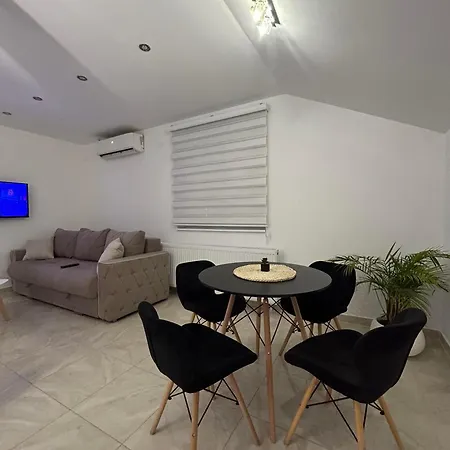 Cristal Lux Apartment Surcin